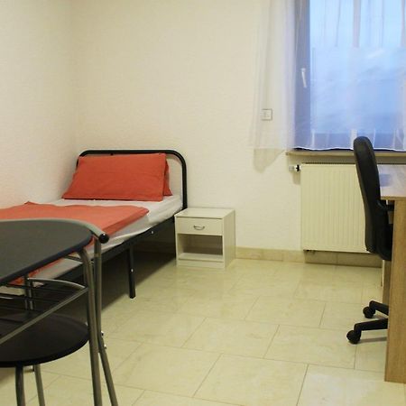 Spacious Apartment In Industrial Area Людвігсбург Екстер'єр фото