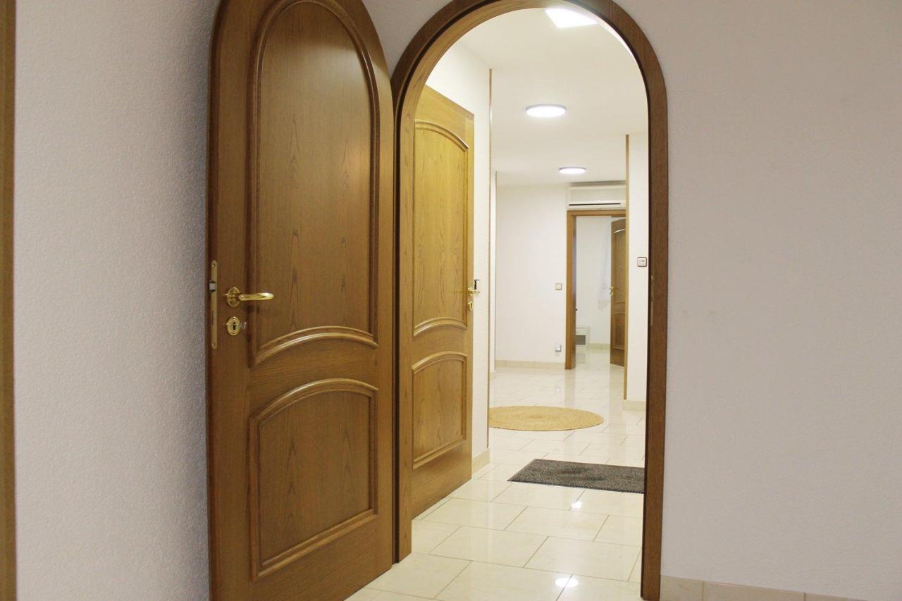 Spacious Apartment In Industrial Area Людвігсбург Екстер'єр фото